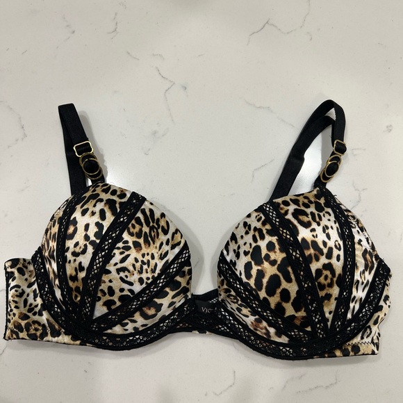 Victoria’s Secret Very Sexy Push Up Bra - Picture 2 of 4